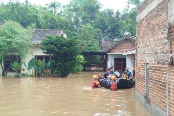 Banjir  bandang putus jalur provinsi Trenggalek-Ponorogo-Pacitan