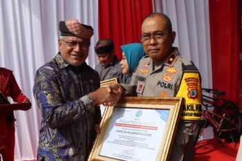 Wakapolda Kaltara terima Piagam Penghargaan Dari Kepala BNN RI di Kota Tarakan