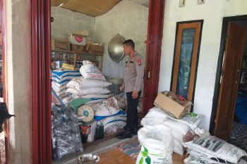 Polres Pasaman Barat tinjau ketersediaan pupuk subsidi di kios