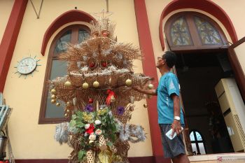 Pohon Natal unik di GKJW Jombang