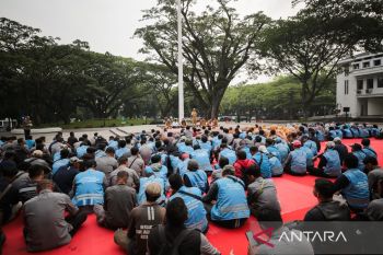DLH Kota Bandung menyiapkan 427 petugas kebersihan saat malam tahun baru