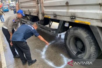 Truk tabrak dua motor di Jalan Raya Bogor-Sukabumi akibatkan satu orang tewas