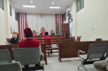 Terdakwa penggelapan susu dituntut dua tahun penjara