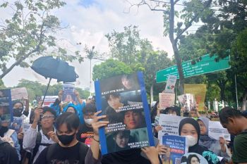 Aksi massa tolak PPN 12 persen mulai tiba di Medan Merdeka Barat