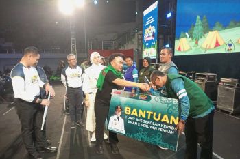 Pemprov Kalteng berikan bantuan bus ke SMA Negeri 2 Seruyan Tengah