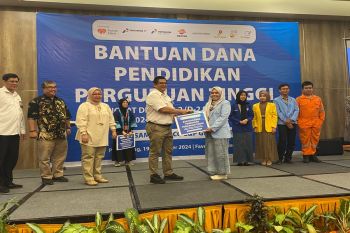 Medco E&amp;P kembali serahkan beasiswa bagi 375 mahasiswa dan guru honorer