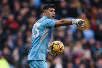 Aston Villa permalukan Manchester City dengan skor  2-1