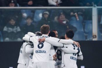 Napoli rebut posisi puncak usai bantai Genoa dengan skor 2-1