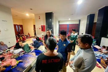 Pj Gubernur Sulsel memastikan warga terdampak banjir tertangani baik