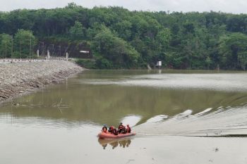 Basarnas lakukan operasi pencarian korban tenggelam di Waduk Bendo Ponorogo