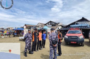 Wisatawan di Pantai Bagedur Lebak tenggelam diterjang gelombang tinggi