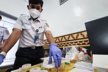 KAI Tanjungkarang lakukan tes urine kepada para masinis
