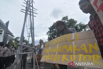Unjuk rasa penutupan PLTU di Bengkulu