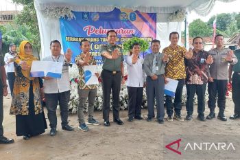 BKKBN Babel Bersama TNI dan Mitra Serahkan Bantuan Air Bersih Untuk Keluarga Beresiko Stunting