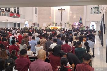 Jemaat dari IKN ibadah Misa Natal di Gereja Santa Theresia Balikpapan