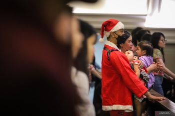 Misa malam Natal di Surabaya