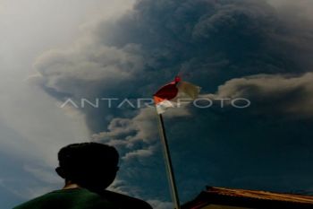 Badan Geologi turunkan status Gunung Lewotobi menjadi level siaga