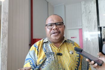 Bapenda Jayapura beri penghargaan 10 juru parkir