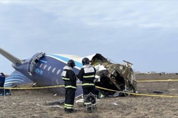 Sejumlah lubang pada puing pesawat Azerbaijan Airlines picu spekulasi
