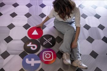 Prancis perketat aturan bermedia sosial bagi anak-anak