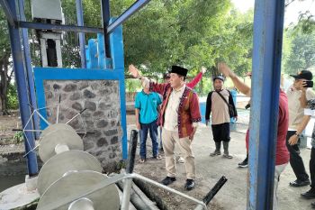 Komisi VII DPR RI Bambang Haryo tinjau pintu air di Sedati