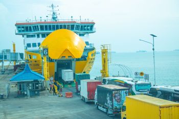 Penyeberangan melalui Merak menuju Bakauheni saat liburan berjalan lancar