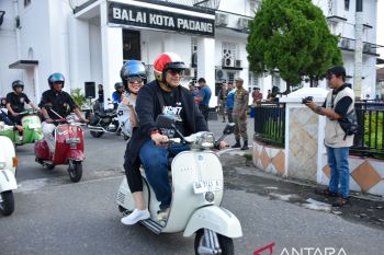 Mengisi Akhir Pekan, Pj Wako dan Istri Ikuti "Padang Bervespa"