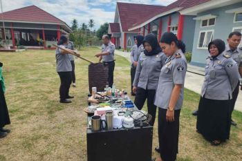 Lapas Perempuan Palu musnahkan barang milik warbin hasil sitaan
