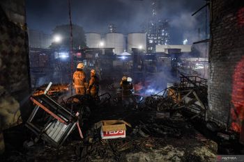 Petasan diduga sebabkan sejumlah rumah di Jakarta Utara terbakar
