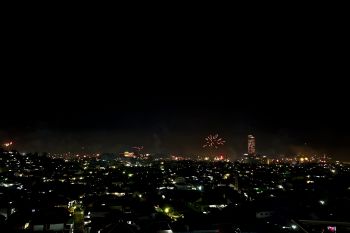 Warga Bandarlampung padati sejumlah titik di malam pergantian tahun