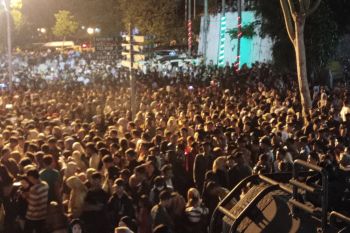Warga Palembang menyemut di Benteng Kuto Besak