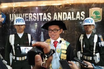 Unand serahkan beasiswa KIP Kuliah bagi 1.452 mahasiswa