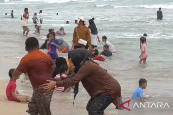 Objek Wisata Pantai di Lamsel dipadati pengunjung