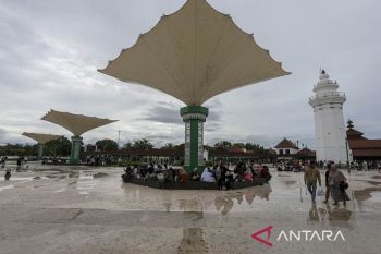 Wisata libur tahun baru di Masjid Agung Banten