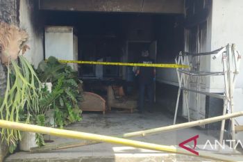 Cinta diputus, pria gelap mata bakar rumah mantan