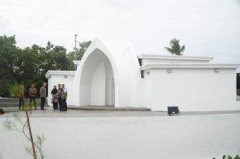 Satpol PP siaga di objek wisata Pantai Ampenan Mataram
