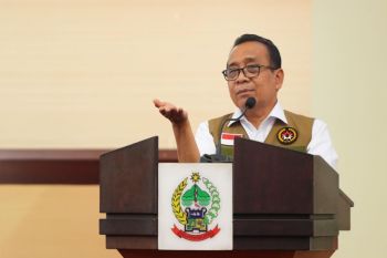 Minister hands over mitigation aid worth Rp14.4 bln for South Sulawesi