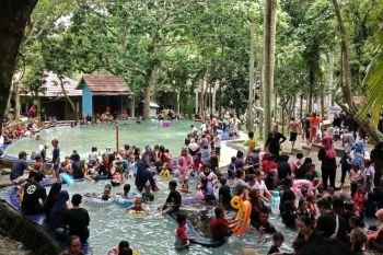 Pengunjung wisata air panas Lajja mencapai 3.846 orang