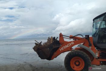 Menteri LH ungkap sampah kiriman di Kuta dari sungai di Jawa