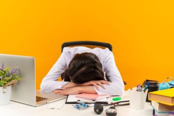 Apa itu "new year anxiety"? Simak penjelasan dan cara mengatasinya