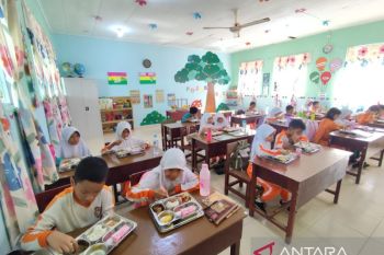 Siswa SDN 007 Tanjungpinang dapat lima menu makan bergizi gratis