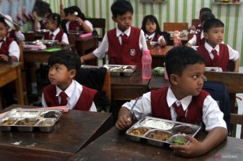 Pelaksanaan program makan siang gratis di Malang