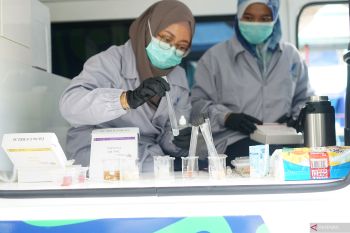 Uji sampel makanan program MBG di Tulungagung