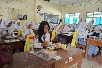 Siswa di Lampung Tengah bersyukur terima makan bergizi gratis