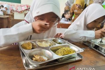 Ada sejumlah anak tak terbiasa makan nasi saat pelaksanaan MBG