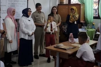 Prabowo terima pantun dari siswa SD penerima MBG