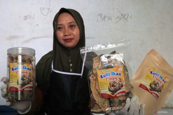 Produksi kerupuk kulit ikan patin Jombang
