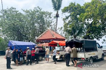 Satlantas Polres Situbondo beri peringatan dan edukasi larangan kendaraan barang angkut orang