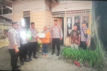 Polres Pasaman Barat salurkan paket sembako ke warga kurang mampu
