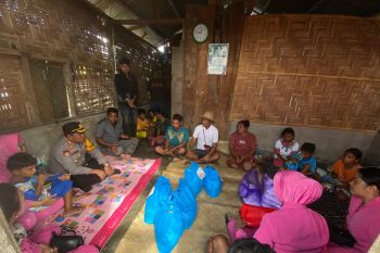 Bhayangkari Polres Matim bantu bansos kepada keluarga korban KDRT